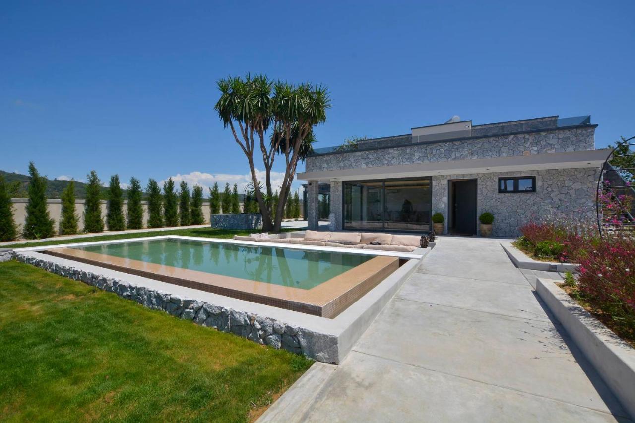 Villa Flamingo - 4 Bedrooms - Private Pool - Next To Renowned Issos Beach & Lake Korission Linia Exterior photo