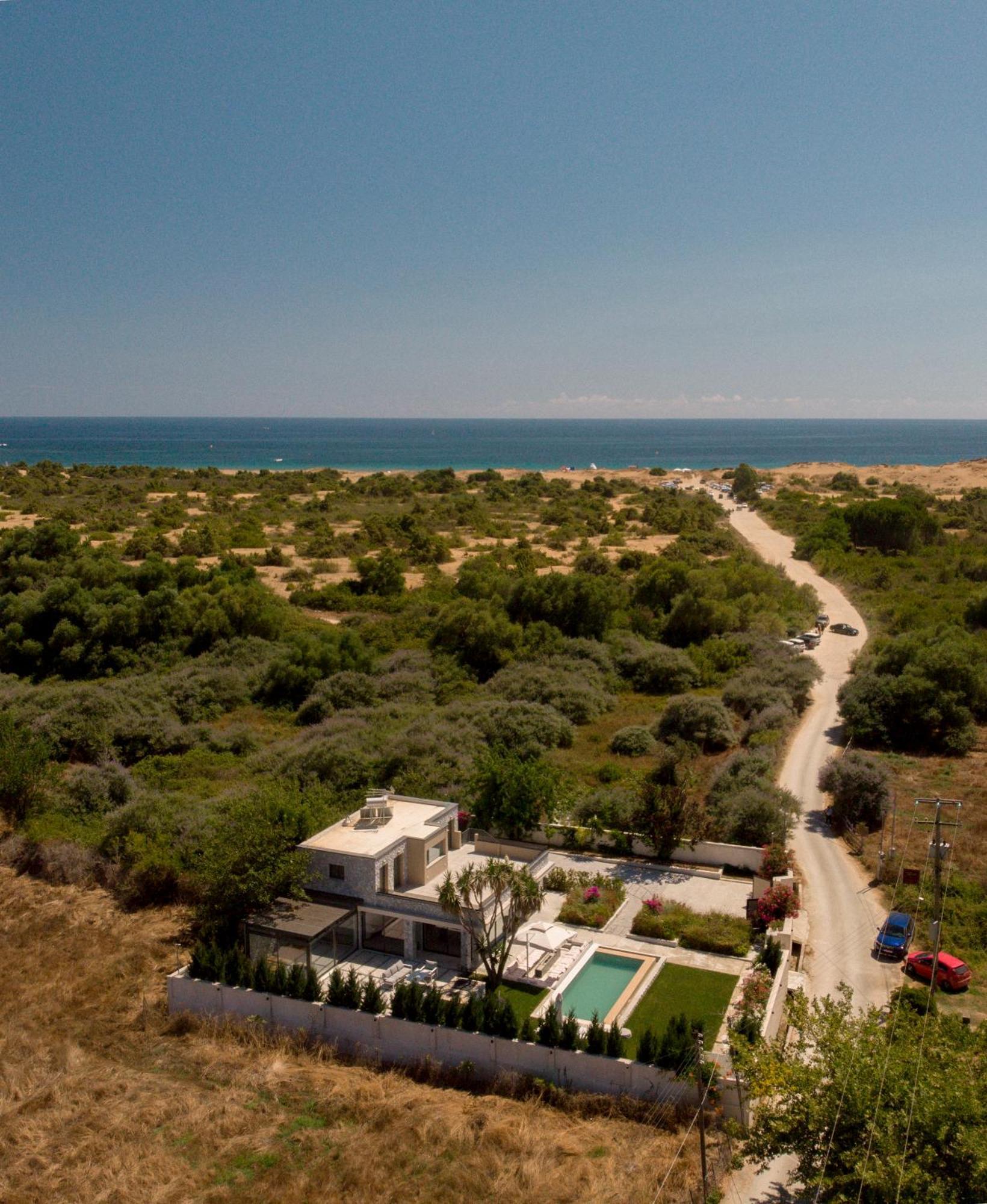 Villa Flamingo - 4 Bedrooms - Private Pool - Next To Renowned Issos Beach & Lake Korission Linia Exterior photo